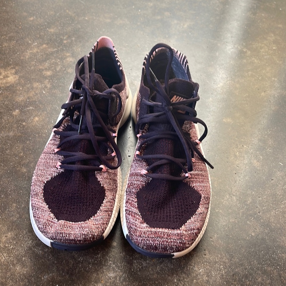 Nike Free size 8 womens athletic tennis shoe.